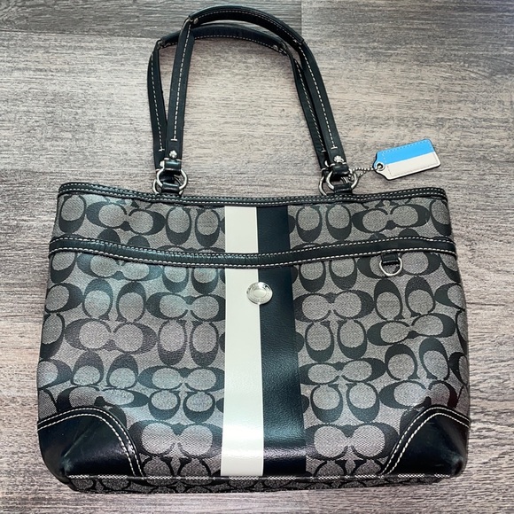 Coach Handbags - COACH Black Leather Signature Shoulder Handbag